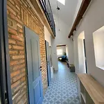 Isteni Zamardi, Akar 12 Fo! Balaton アパート *