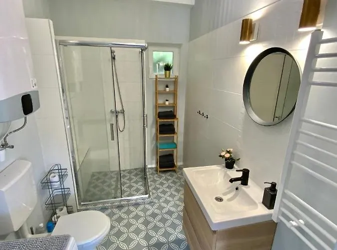 Isteni Zamardi, Akar 12 Fo! Balaton