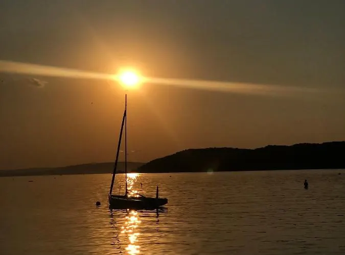 Isteni Zamardi, Akar 12 Fo! Balaton Apartmán Zamárdi