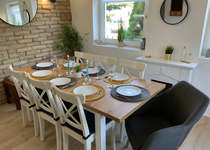 Isteni Zamardi, Akar 12 Fo! Balaton Apartmán *